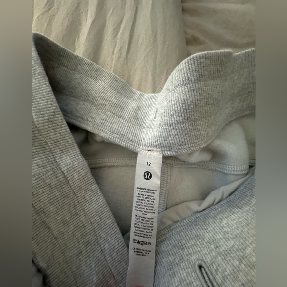 Lululemon Scuba High-Rise Relaxed Jogger in Heathered Core Ultra Light Grey - Picture 2 of 9